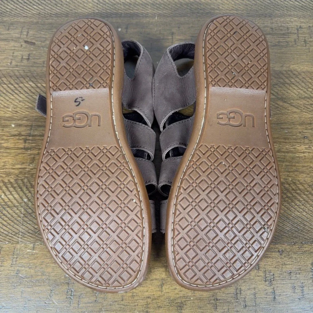 UGG Sandals Mens 11 Brown Leather Fisherman Slingback Buckle Casual Summer